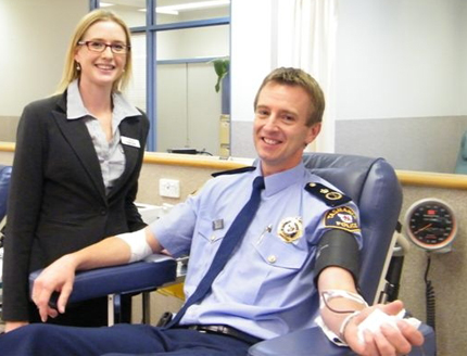 Commissioner Darren Hine donating blood at the Red Cross Blood Service on 18 April 2011.